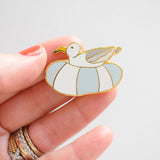 Floating Gull Needle Minder